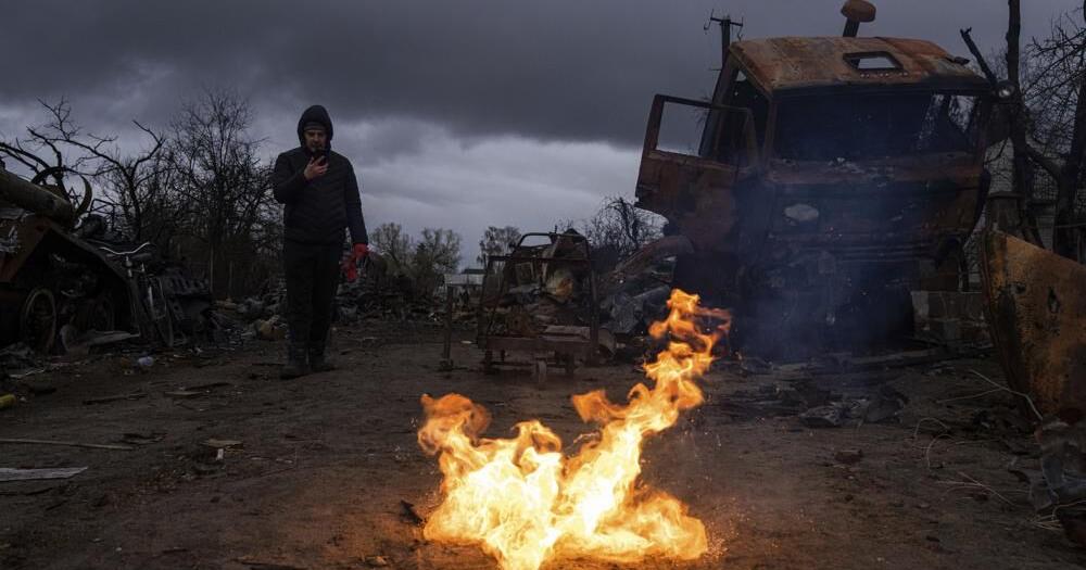 UKRAINE - RUSSIAN TANK DESTROYED - CHERNIHIV - AP 4-17-2022 1.jpeg |  | wdrb.com