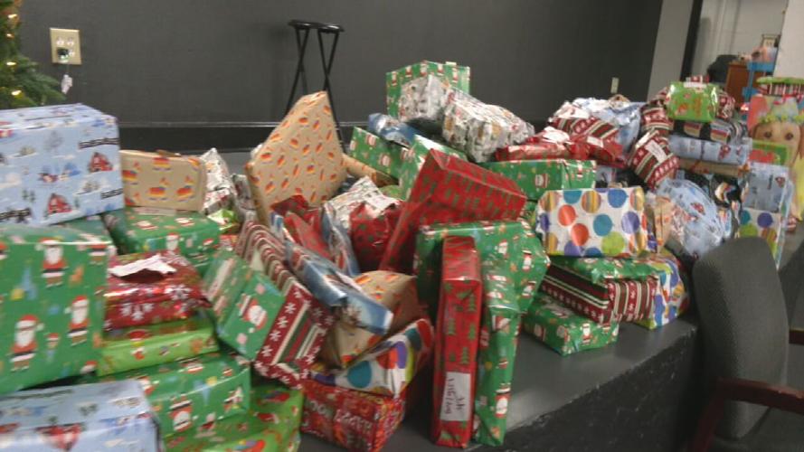 Ashton Gillotte wraps gifts at The Lord's Kitchen 12-18-24