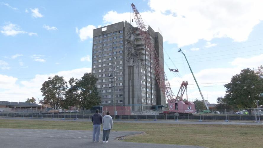 Riverview Towers demolition begins 10-17-22 (11).jpeg