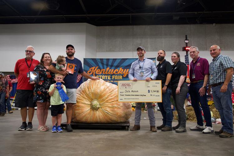WINNING PUMPKIN KENTUCKY STATE FAIR.jpg