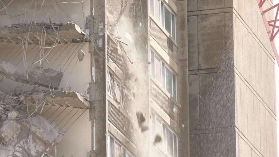 Riverview Towers demolition begins 10-17-22 (6).jpeg