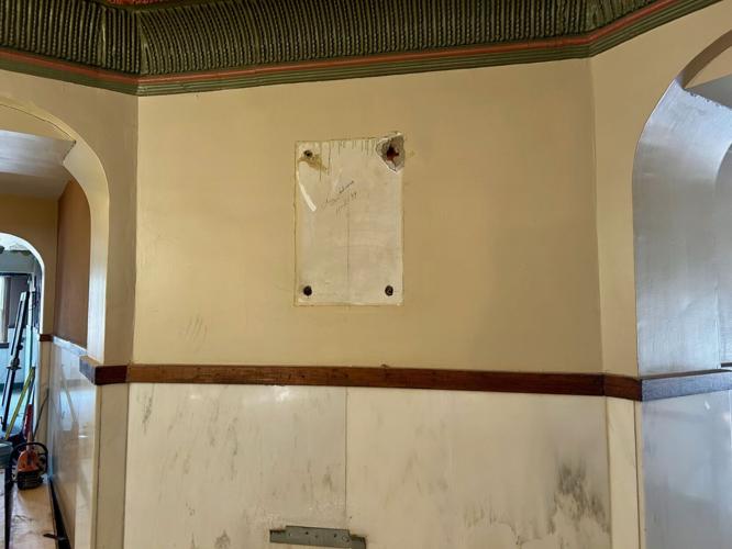Elizabethtown courthouse plaques stolen 2.jpg