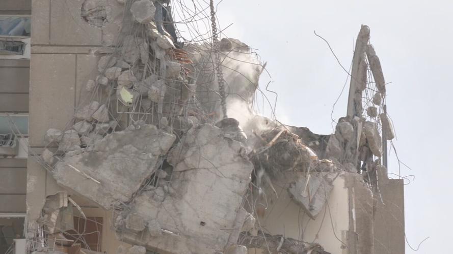 Riverview Towers demolition begins 10-17-22 (3).jpeg