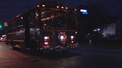 Thousands attend 33rd annual Bardstown Road Aglow despite rain