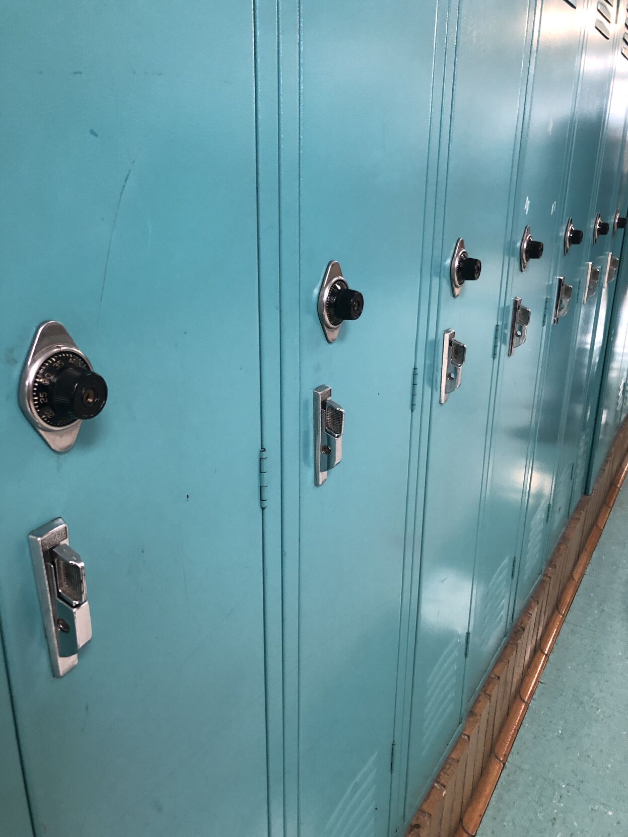 MEYZEEK MIDDLE LOCKERS