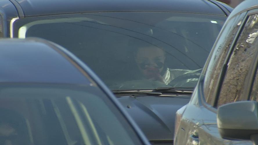 Kentucky lawmakers hope to end cell phone usage behind the wheel