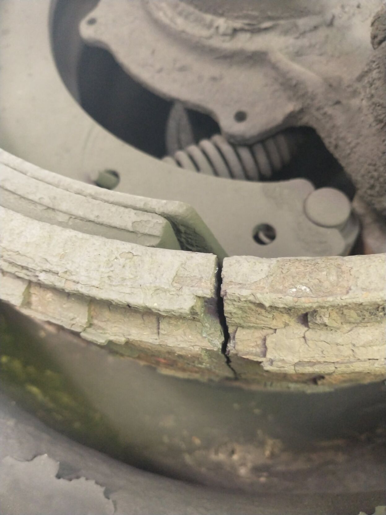Cracked brake drum on semi
