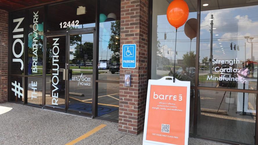 Store front of CIELO Breathwork and Barre3 Middletown