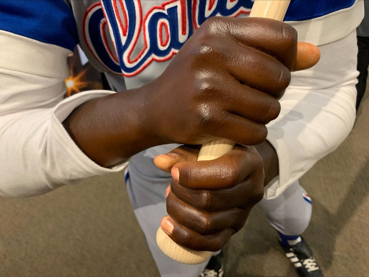 Slugger Museum unveils Henry 'Hammerin' Hank' Aaron sculpture