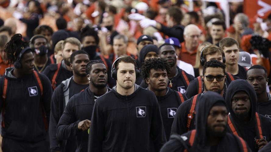 Louisville arrives in Atlanta