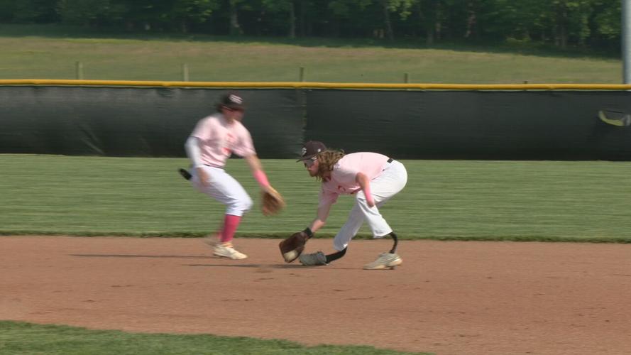 Landis Sims fields a ground ball during baseball game