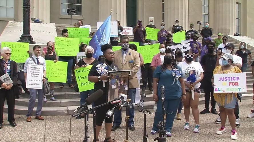 BREONNA TAYLOR RALLY  - DOWNTOWN LOUISVILLE - 5-26-2020 2 (2).jpg