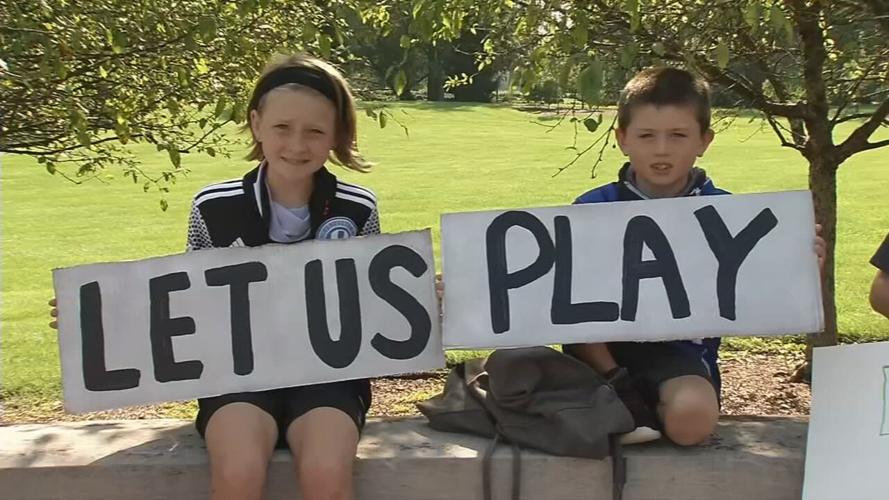 High school players rally at Kentucky state capitol in effort to bring back fall sports (Aug. 24, 2020)