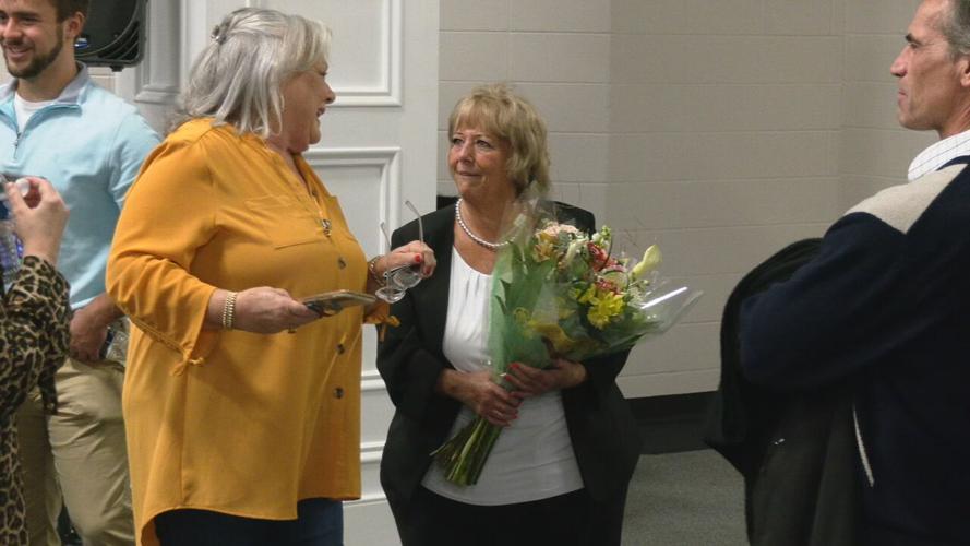 Carol Pike Jeffersontown Mayor-elect swearing in 12-29-22.jpeg