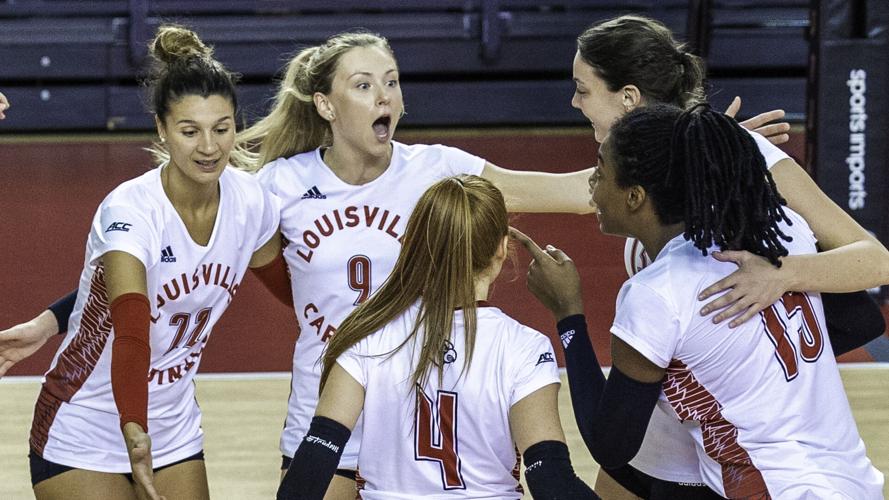 Louisville_Volleyball_9534.jpg
