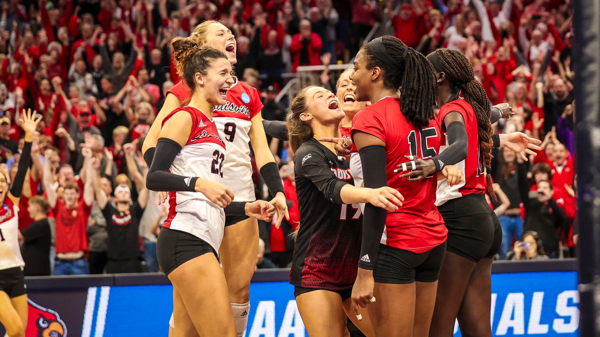 CRAWFORD | Louisville Volleyball Roars Back To Beat Oregon 3-2, Reach ...