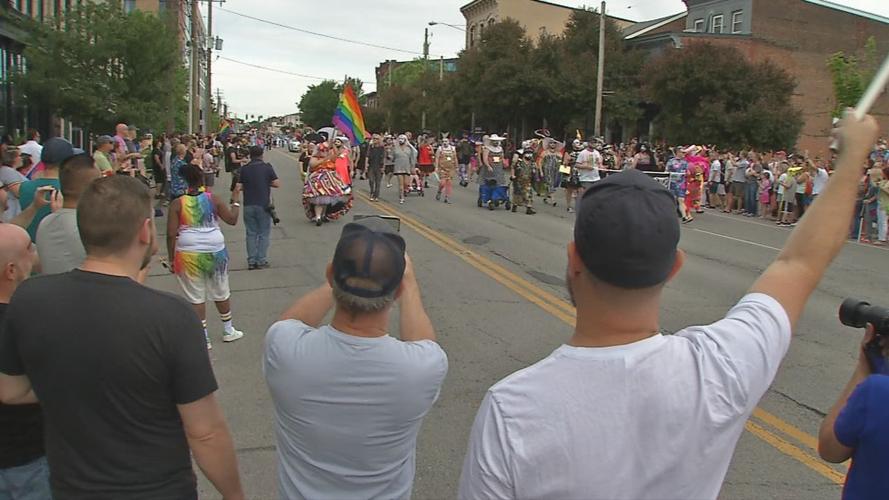 KENTUCKIANA PRIDE PARADE 10VO.transfer_frame_802.jpg