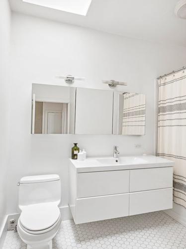 Elaine's townhome 19 via listing.jpg