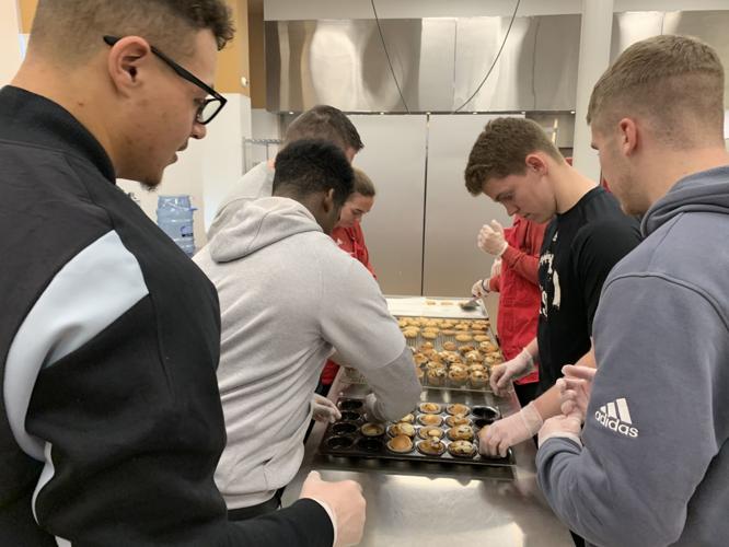 U of L athletes volunteer at Ronald McDonald House (Jan. 20, 2020)