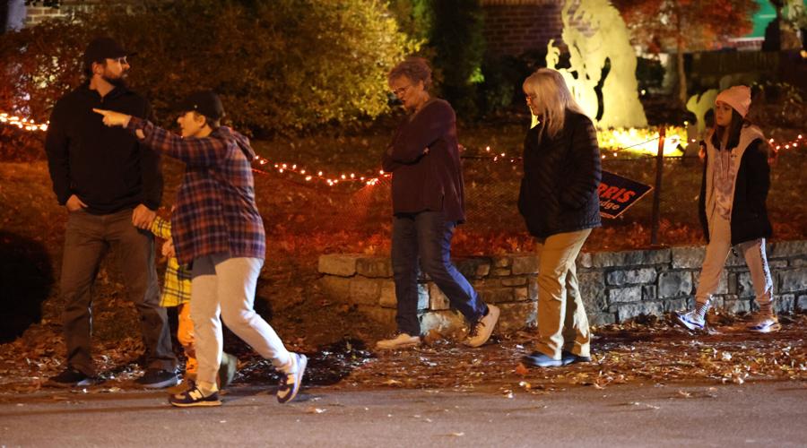 People walking along Hillcrest.JPG