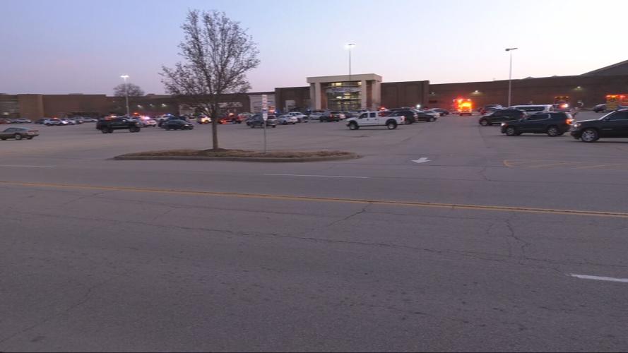 jefferson mall shooting scene_frame_4133.jpeg