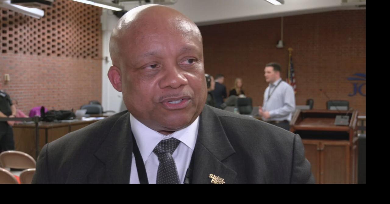 JCPS superintendent explains occasional driver, denies having a dedicated chauffeur | Local News