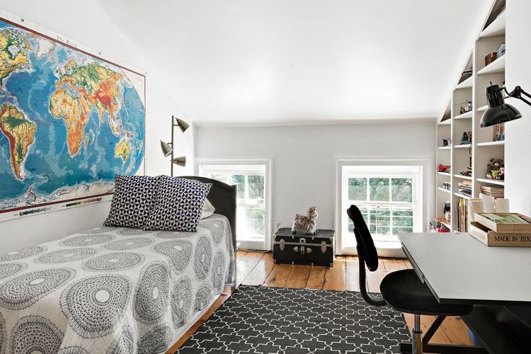 Elaine's townhome 17 via listing.jpg