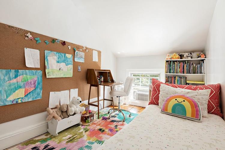 Elaine's townhome 16 via listing.jpg