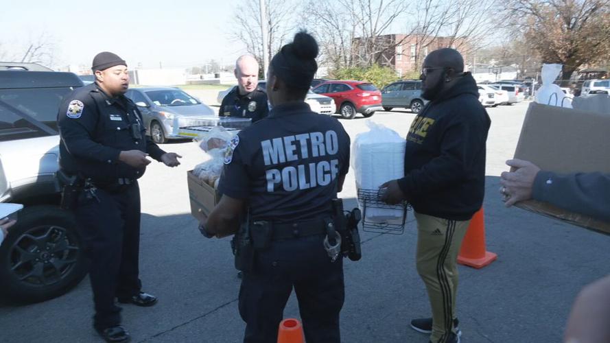 LMPD officers deliver Thanksgiving meals on Nov. 23, 2022