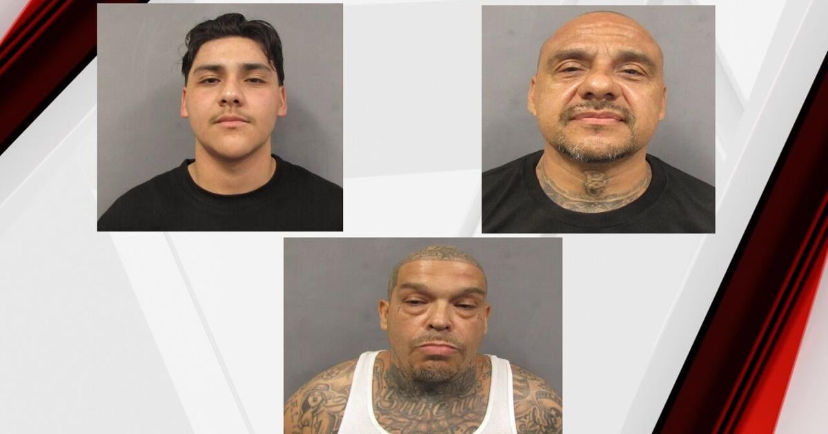 Read more3 arrested after southern Indiana house search uncovers guns, drugs, police say