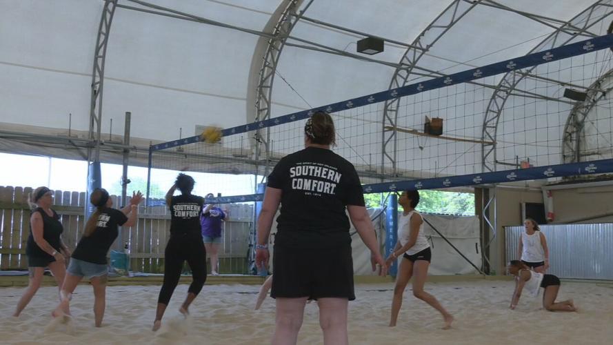 Louisville Chrome Divas play volleyball.jpeg
