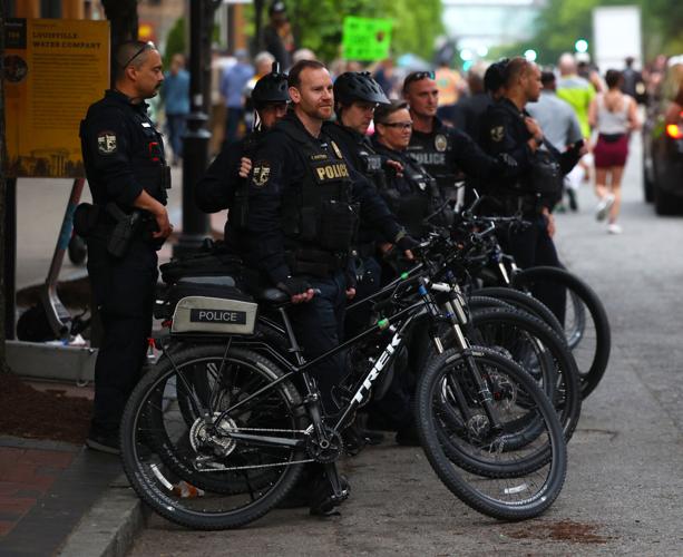 LMPD watch the marathon race.JPG