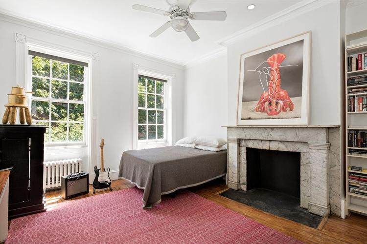 Elaine's townhome 12 via listing.jpg