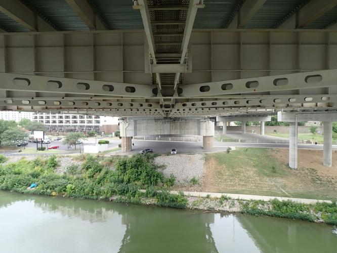 Construction Kennedy Bridge.jpg