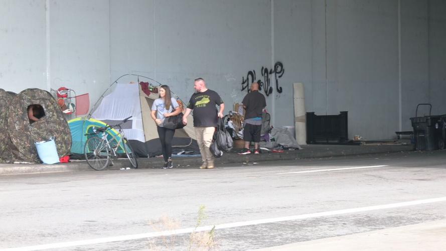 Veteran's Club gives out kits to homeless (1).jpeg