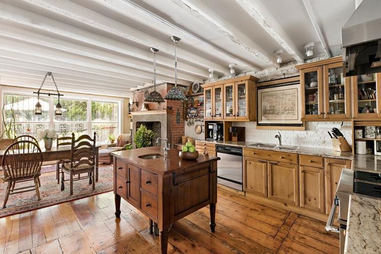 Elaine's townhome 10 via listing.jpg