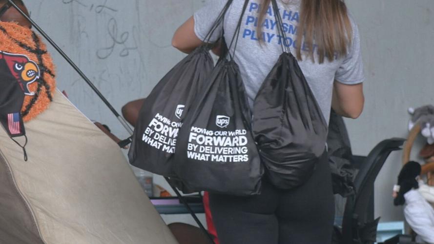 Veteran's Club gives out kits to homeless.jpeg