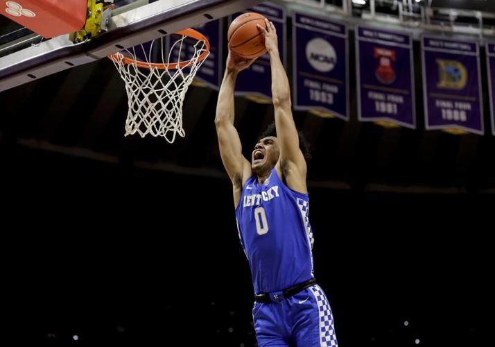 Kentucky forward Jacob Toppin dunks against LSU