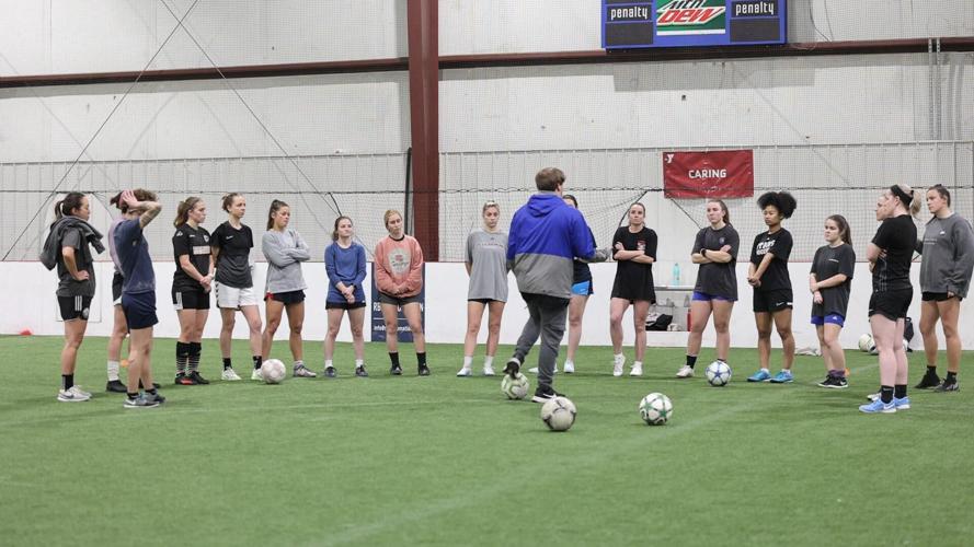 Louisville Triumph meets before training session