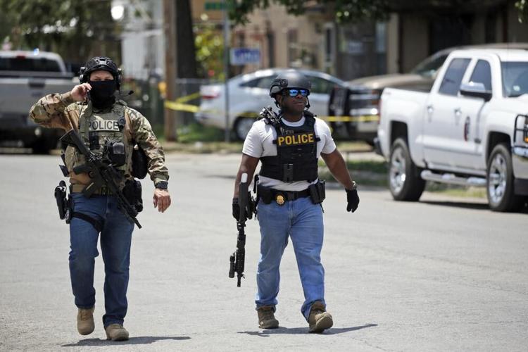 TEXAS ELEMENTARY SHOOTING - AP 5-24-2022 1.jpeg