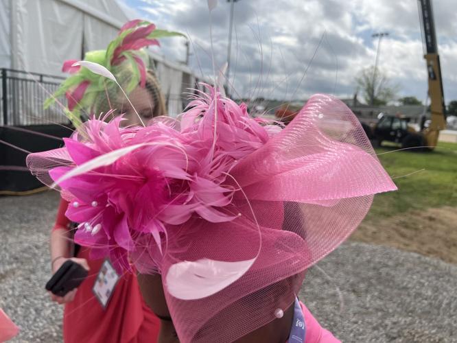 Kentucky Oaks Crowd
