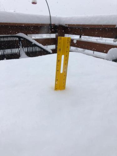 SNOW - 7 INCHES IN ETOWN - COURTESY MEGAN HORNER 1-6-2022.jpg