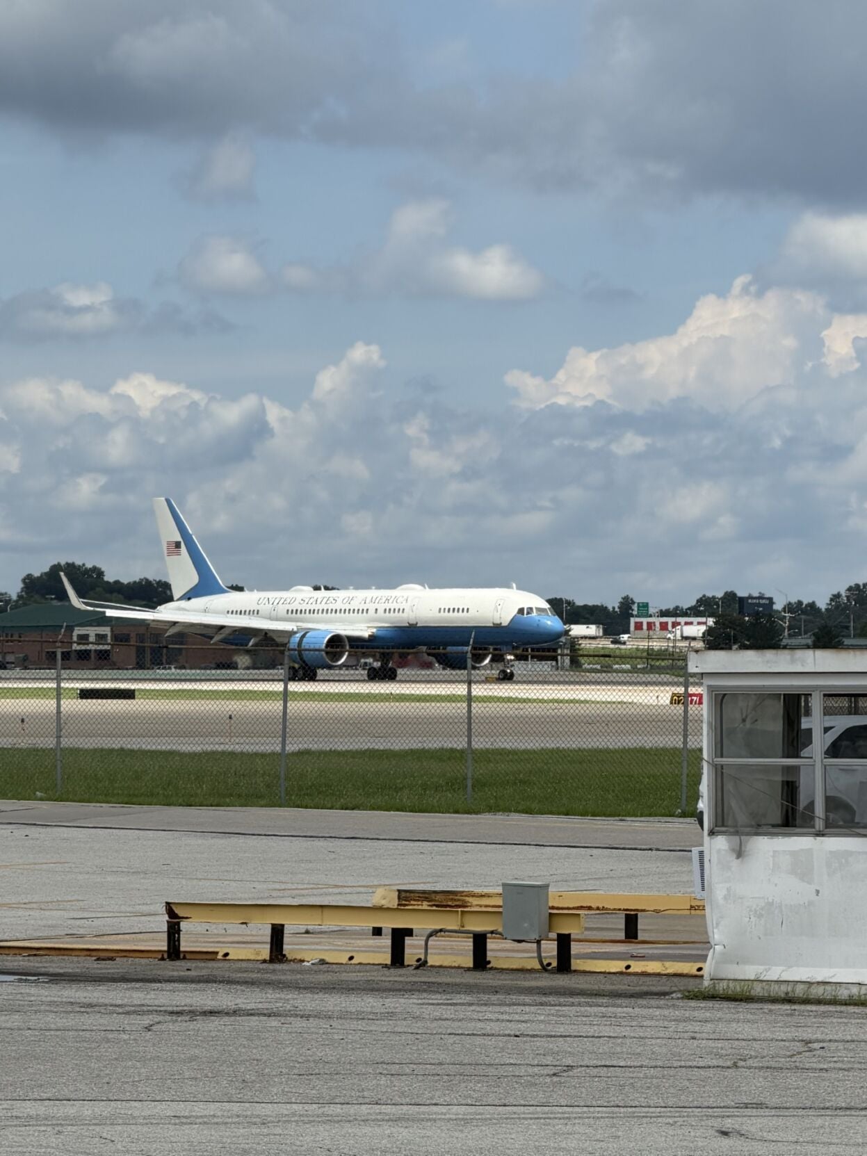 Air Force 2 at Louisville airport 7-10-26