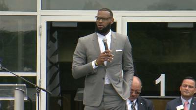 Former Kentucky basketball stars defend LeBron James after Trump tweet