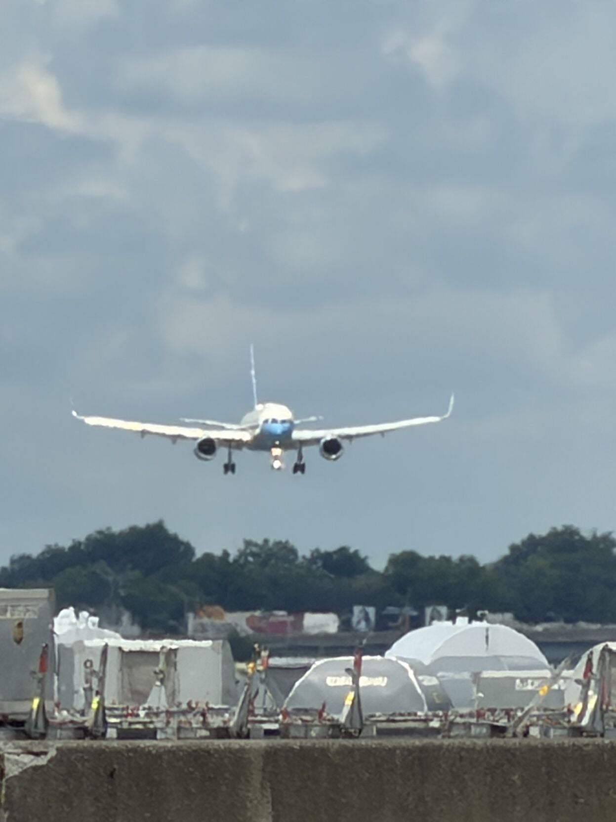 Air Force 2 at Louisville airport 7-10-26