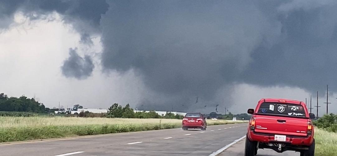 Strong winds near Mount Vernon.jpg