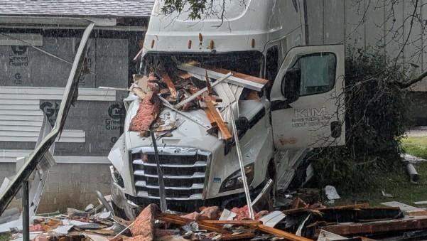 Semi truck crashes into church in Palmyra - 7.15.25