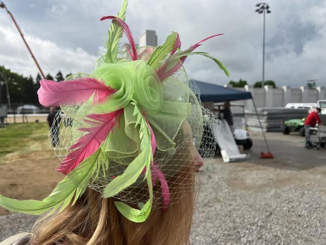 Kentucky Oaks Crowd