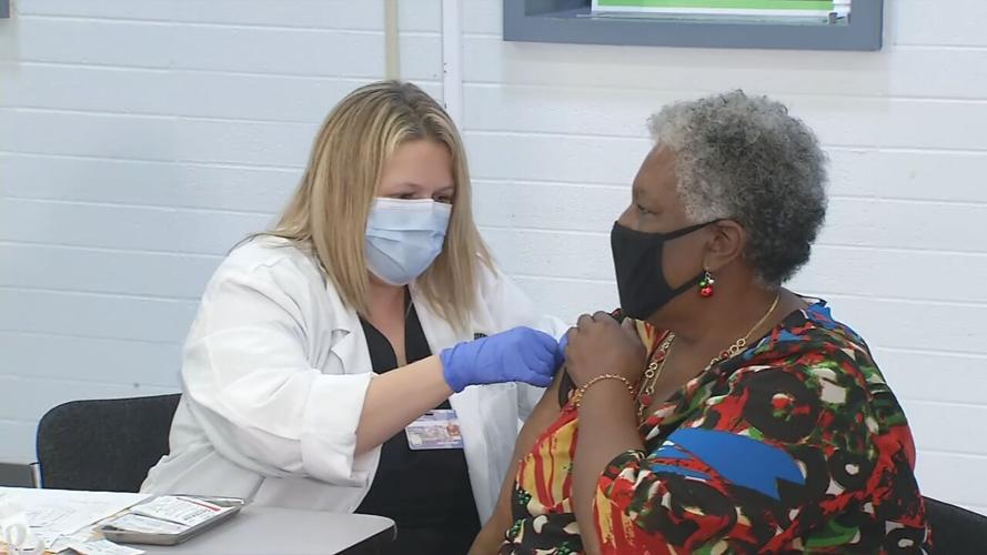 Louisville frontline health care worker receives COVID-19 vaccine (12/23/20)