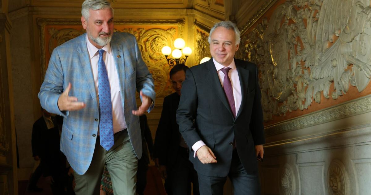Le gouverneur de l’Indiana, Eric Holcomb, visite le Portugal pour un voyage de développement économique | Politique Le gouverneur de l’Indiana, Eric Holcomb, visite le Portugal pour un voyage de développement économique | Politique